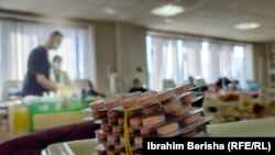 Sala u kojoj oboljeli od raka primaju onkološke usluge na Onkološkoj klinici u Prištini 4. februara 2022.