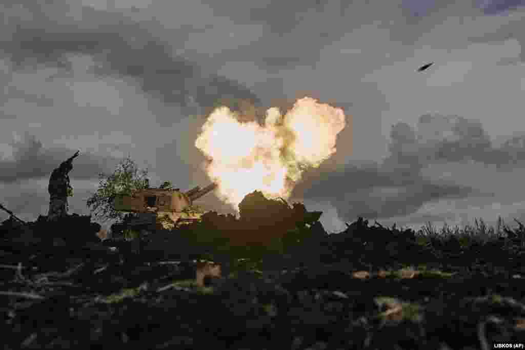Самоодно артилериско возило пука во близина на Бахмут на 22 октомври. 
