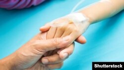 Евакуюють українських дітей з онкологічними та онкогематологічними хворобами на лікування в США, Канаду та європейські країни