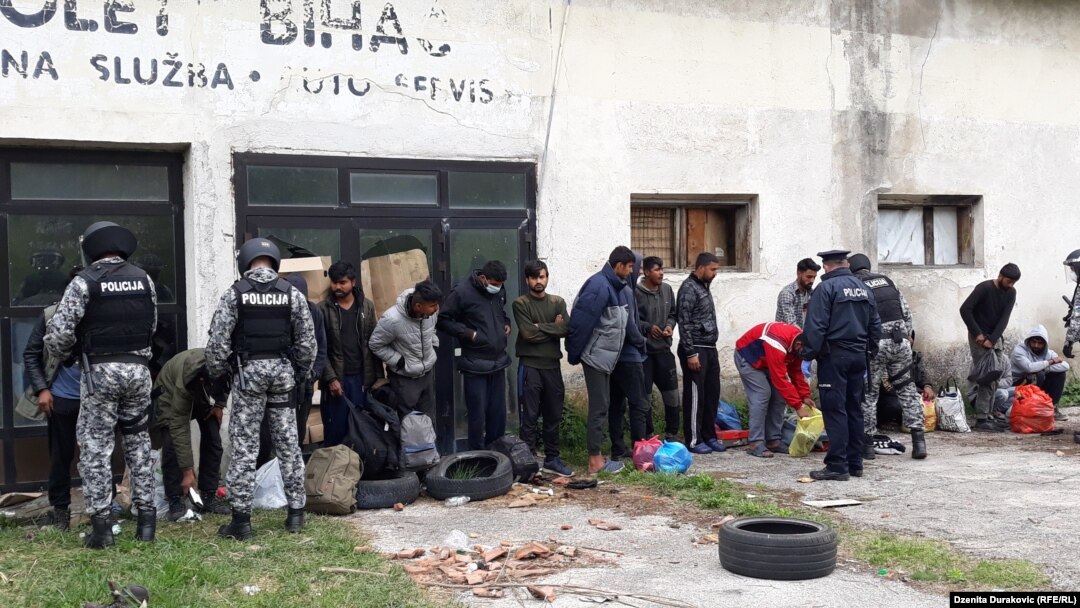 Izmještanje migranata u kamp 'Lipa', april 2020. 