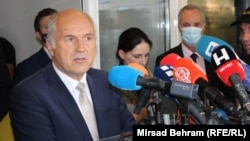 Kada procijeni da je najoptimalniji trenutak, u korist građana Bosne i Hercegovine i u funkciji pomirenja, poduzet će sljedeće neophodne korake: Valentin Inzko