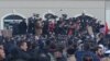 Na osnovu podataka Nezavisne komisije za medije, na Kosovu funkcioniše 89 radio stanica i 14 televizija (Foto: Novinarske ekipe tokom jednog od protesta u Prištini, arhivska fotografija).