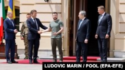 Францускиот претседател Емануел Макрон, германскиот канцелар Олаф Шолц, италијанскиот премиер Марио Драги и романскиот претседател Клаус Јоанис денеска се сретнаа со украинскиот претседател Володимир Зеленски во Киев
