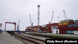 Kalinjingradska eksklava okružena je Litvanijom i Poljskom, članicama Evropske unije, i izolovana je od ostatka Rusije. 
