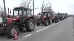 Poljoprivrednici blokirani blizu Beograda