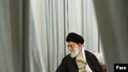 هدف خامنه اى به عنوان يك رهبر در ۲۲ سال گذشته عبارت نبوده است از يافتن بهترين راه جهت پاسخ به نيازهاى شهروندان ايرانى.