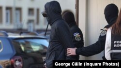 în urmă cu o săptămână, Bogdan Peșchir a fost adus de la Brașov la București, iar ulterior a fost arestat pentru 30 de zile. 