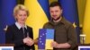 Президент України Володимир Зеленський і президент Єврокомісії Урсула фон дер Ляєн під час спільної пресконференції. Київ, 8 квітня 2022 року 