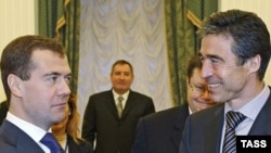 Ruski predsjednik Dmitry Medvedev i glavni tajnik NATO-a Anders Fogh Rasmussen u Moskvi, studeni 2009