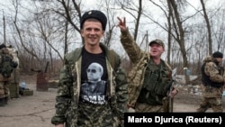 Поддерживаемые Россией боевики на блокпосту в с. Чернухино, 12 марта 2015 года