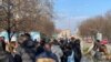 Учениците од Гимназијата во Суботица на протестна прошетка до Средното медицинско училиште за поддршка на учениците во училишната блокада, 4 февруари 2025 година.