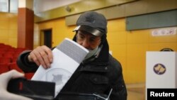 Косово- граѓанин гласа на предвремените парламентарни избори, 14.02.2021