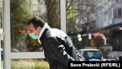 Osumnjičenog za objavljivanje spiskova inficiranih
privode na saslušanje u Osnovno državno tužilaštvo