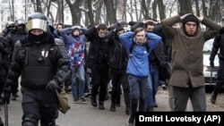 Число людей, осуждённых в России по политическим статьям, только в последний президентский срок Владимира Путина превысило показатели СССР времён Никиты Хрущева и Леонида Брежнева