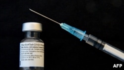 Comisia Europeană așteaptă livrarea a 600 de milioane de doze de vaccin BioNTech & Pfizer.