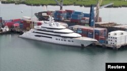 Amadea на Фіджі