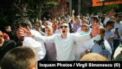 Reprezentant al uneia din taberele implicate în conflict care revendică accesul la conferința de alegerile pentru șefia organizației timișorene a PNL