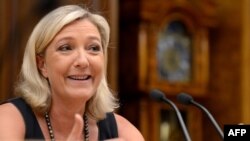 Le Pen rekla da će se na francuskim izborima "nacionalisti i patriote poput nje" sučeliti sa podržavaocima globalizacije, EU i imigracije