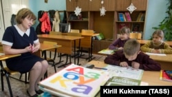 Під час курсу вчителів навчатимуть, зокрема, «виявляти опозиційно налаштованих дітей». Фото ілюстративне