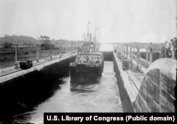 Brod SS Ancon je prvi put prošao kroz Panamski kanal 15. avgusta 1914.