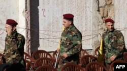 Borci Hezbolaha prisustvuju sahrani ljudi koji su poginuli nakon što su stotine pejdžera eksplodiralo širom Libana prethodnog dana, u okrugu na jugu Bejruta, 18. septembra 2024.