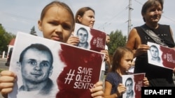 Під час акції біля посольства Росії в Україні з вимогою звільнити режисера Олега Сенцова та інших українських політв’язнів, Київ, 21 серпня 2018 року