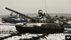 რუსული ტანკები (T-72B3 ) როსტოვში, სამხედრო სწავლებაზე. 12 იანვარი, 2022 წელი. 
