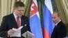 Orsýetiň premýer-ministri Wladimir Putin (S) we onuň slowak kärdeşi Robert Fiko (Ç) Moskwada bolan duşuşykdan soň guralan metbugat konferensiýasynda, 16-njy noýabr, 2009.