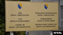 Podnesak kosovskih institucija oko istrage oružja zaplenjenog u Banjskoj stigao je u Tužilaštvo BiH. Na fotografiji tabla na ulazu u kompleks Suda i Tužilaštva BiH u Sarajevu, arhiv