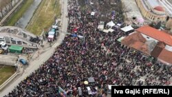 სერბეთის ქალაქ კრაგუევაჩში დემონსტრანტებმა 15 საათით გადაკეტეს გზები. 15 თებერვალი, 2025 წელი