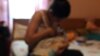 Sofia este una dintre cele 10.000 de adolescente care nasc anual în România.