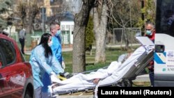 Prevoz pacijenta za kog se sumnja da ima korona virus u Prištini