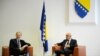 Šef Delegacije EU u BiH Peter Sorensen predao je predsjedavajućem Vijeća ministara BiH Vjekoslavu Bevandi Izvještaj Evropske komisije, Sarajevo, 8. oktobar 2014.