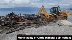 илустрација, отстранување на дивоградбите од Охридското Езеро