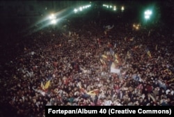 Gomila slavi revoluciju u Temišvaru 1989.