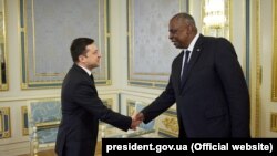 ვოლოდიმირ ზელენსკი და ლოიდ ოსტინი 