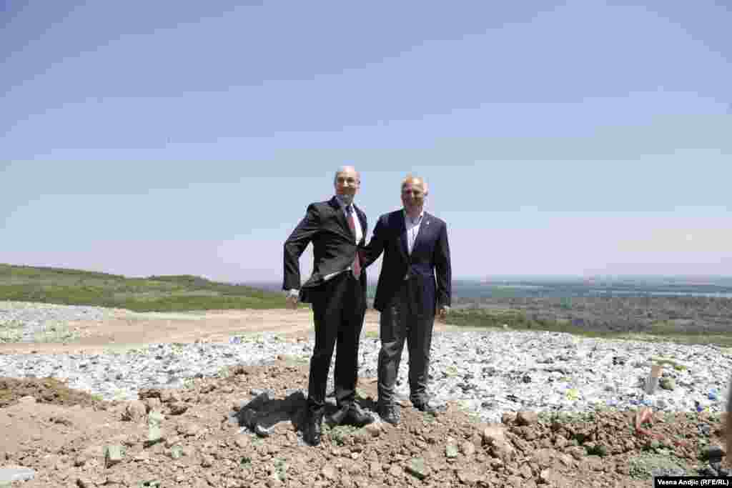  Ambasador Francuske Frederik Mondolini i Goran Vesic na mestu buduće fabrike