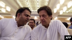 عمران خان او فواد چوهدري