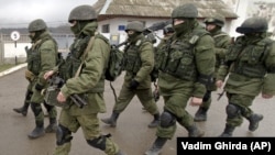 Російські солдати у Перевальному, Крим, 20 березня 2014 року