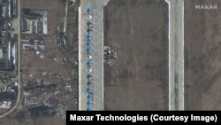 Російські бомбардувальники Су-34 на аеродромі Морозовськ, супутникова світлина (архівна світлина)