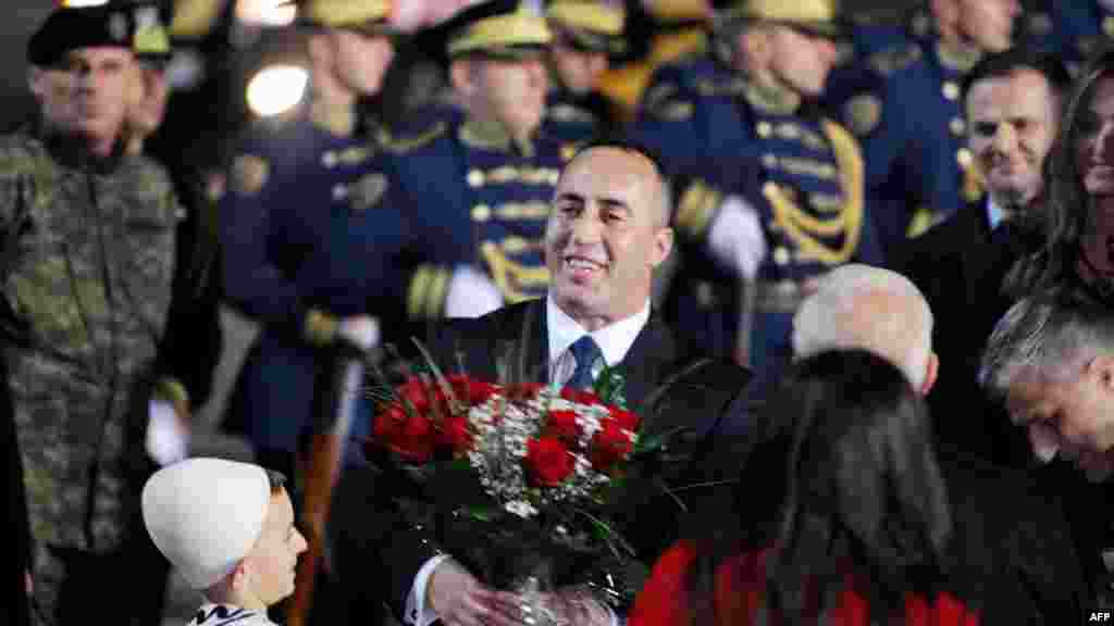 Kosovo - Haški tribunal oslobodio je Ramuša Haradinaja, koji isti dan stiže u Prištinu, 29. novembar 2012. Foto: AFP / Armend Nimani