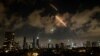 Sistemele anti-aeriene israeliene interceptează rachete lansate de Iran asupra orașului Tel Aviv. 18 iunie 2025.