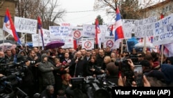 Goran Rakić, gradonačelnik Severne Mitrovice u ostavci, na protestu protiv mera Vlade Kosova prema Srbiji i BiH 