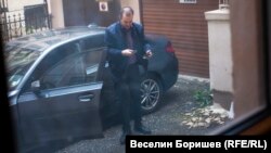 Атанас Атанасов, еден од сопствениците на Емпреси, компанијата што ја претставува Норта Глобал, одби да одговори на прашања.