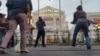 Криза, криза, ама некој си работи „на случајот“