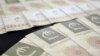 По мнению экономистов, непоследовательность властей оказывает дополнительное давление на лари