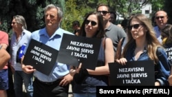 Sa protesta ispred zgrade RTCG-a, Podgorica