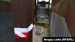 У мэмарыяльным комплексе ў Медным, Цьвярская вобласьць Расеі