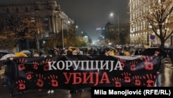 Jedan od transparenata na opozicionom protestu u Beogradu zbog obrušavanja nadstrešnice u Novom Sadu gde je stradalo 14 ljudi, 11. novembar 2024.