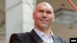 Bivši bokser u teškoj kategoriji Nikolaj Valujev je jedan od mnogih sportista koji su zastupali vladajuću stranku Jedinstvena Rusija u parlamentu.